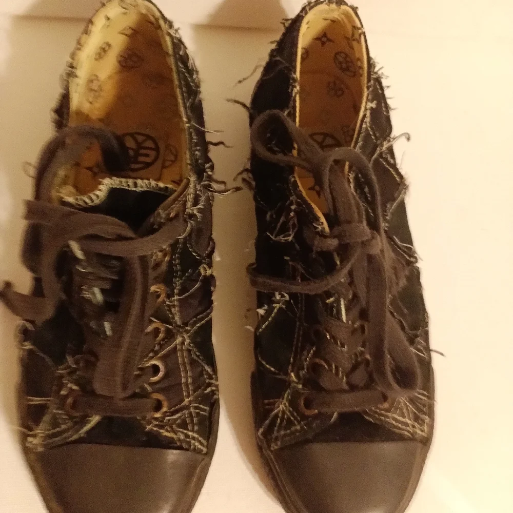 Y2K patch shoes black size 7.5